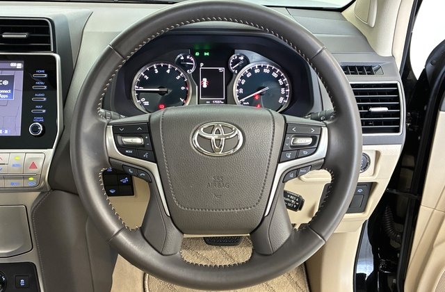 トヨタランドクルーザープラドTX Lパッケージ マットブラックエディション