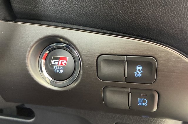 トヨタプリウスプラグインハイブリッドS GRスポーツ