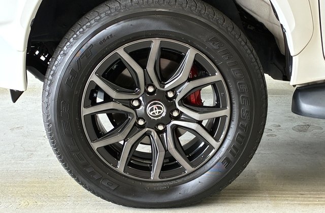 トヨタハイラックスZ GRスポーツ