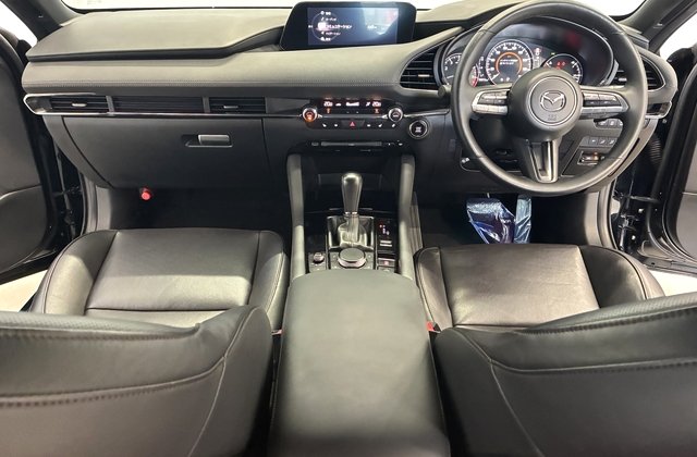 マツダMAZDA3ファストバック20S Lパッケージ