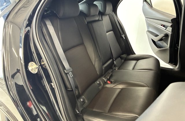 マツダMAZDA3ファストバック20S Lパッケージ