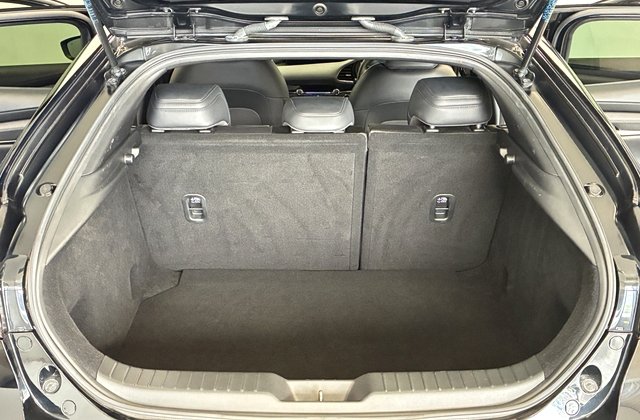 マツダMAZDA3ファストバック20S Lパッケージ