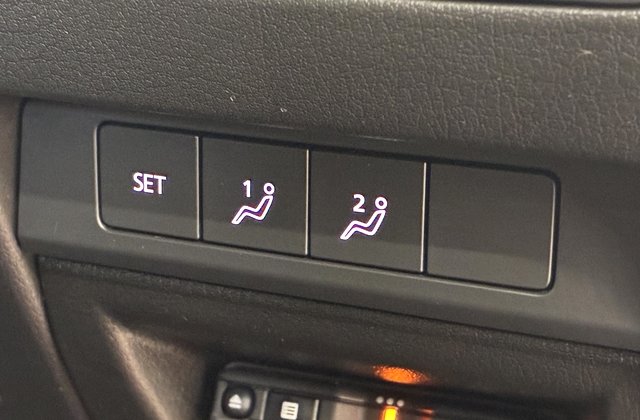 マツダMAZDA3ファストバック20S Lパッケージ