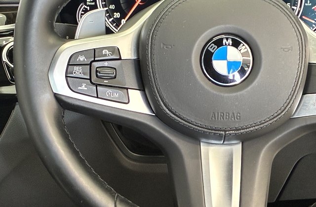 BMW5シリーズ523d Mスポーツ