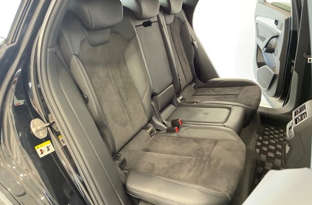 アウディQ5TDI クワトロスポーツ Sラインパッケージ