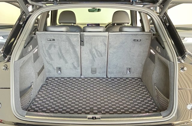 アウディQ5TDI クワトロスポーツ Sラインパッケージ