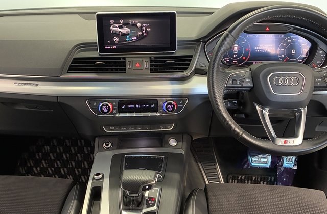 アウディQ5TDI クワトロスポーツ Sラインパッケージ