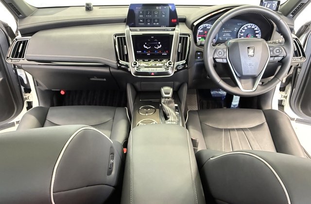 トヨタクラウンハイブリッドRS