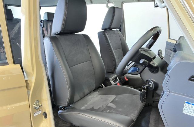 トヨタランドクルーザー70ワゴン AX