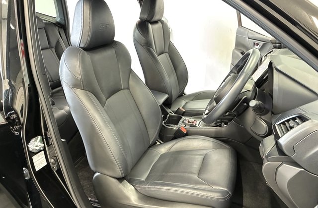 スバルフォレスターSTIスポーツ ブラックインテリアセレクション