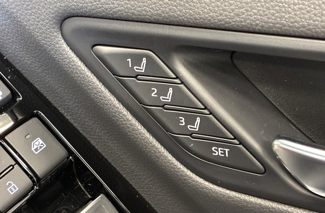 トヨタランドクルーザーGRスポーツ