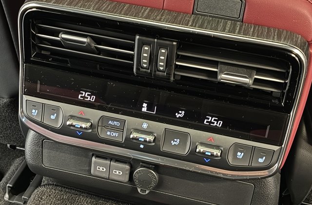 トヨタランドクルーザーGRスポーツ