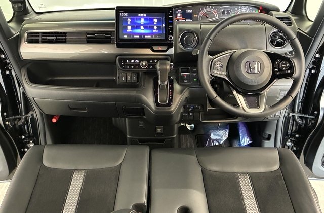 ホンダN-BOXカスタムLターボ スタイル+ブラック