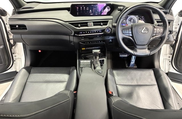レクサスUX250h バージョンL 4WD