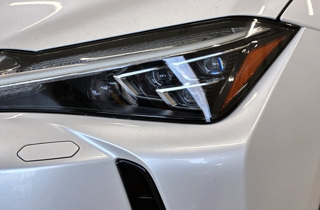 レクサスUX250h バージョンL 4WD