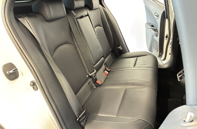 レクサスUX250h バージョンL 4WD