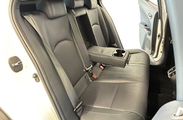 レクサスUX250h バージョンL 4WD