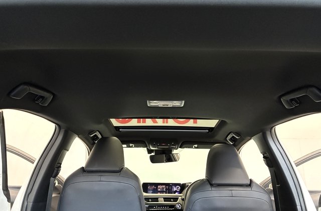 レクサスUX250h バージョンL 4WD