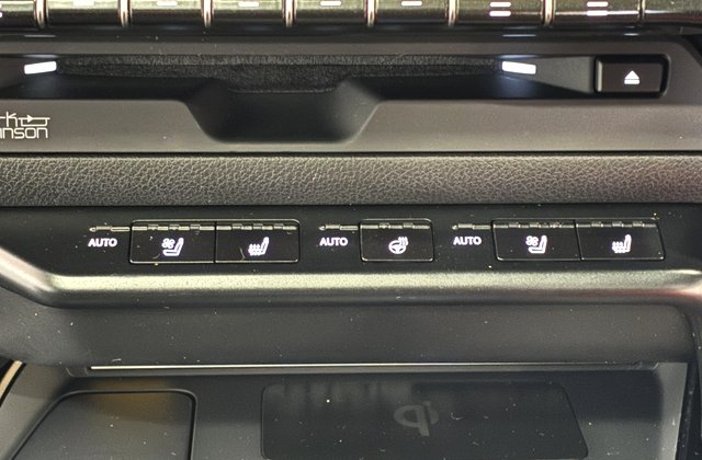 レクサスUX250h バージョンL 4WD