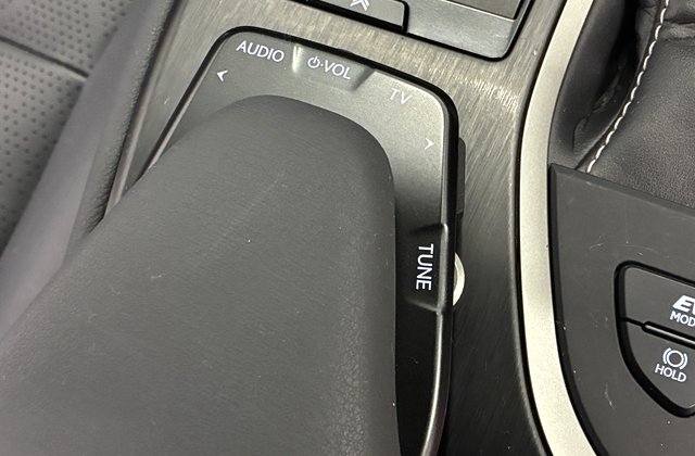 レクサスUX250h バージョンL 4WD