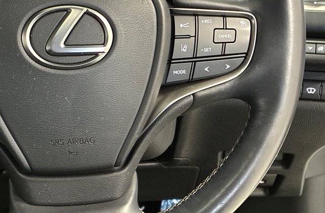 レクサスUX250h バージョンL 4WD