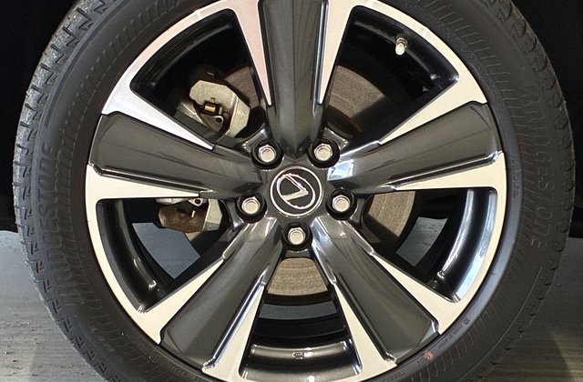 レクサスUX250h バージョンL 4WD