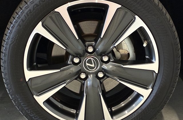 レクサスUX250h バージョンL 4WD