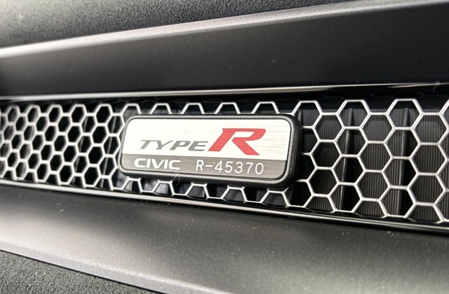 ホンダシビックタイプR レーシングブラックパッケージ