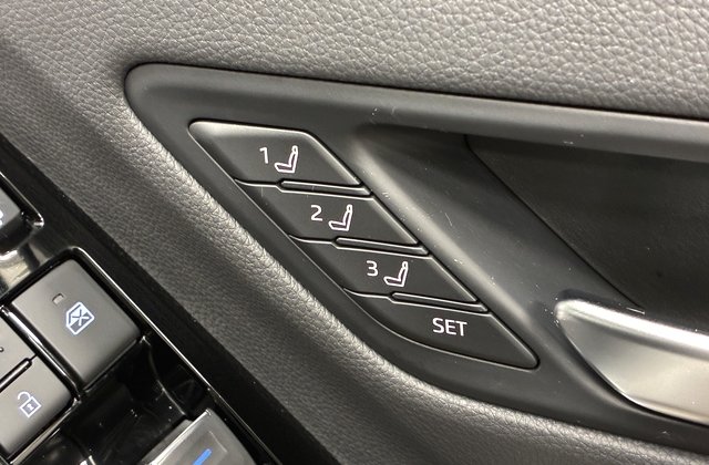 トヨタランドクルーザーZX