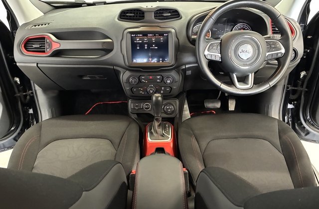 ジープレネゲードトレイルホーク