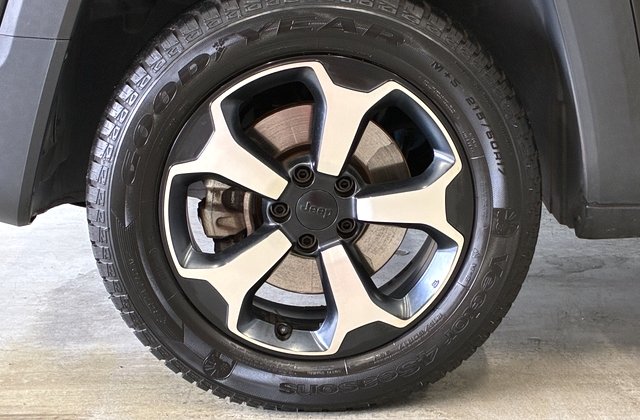 ジープレネゲードトレイルホーク