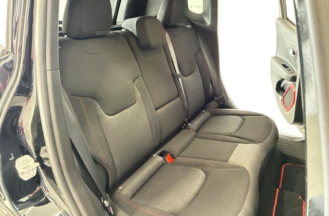 ジープレネゲードトレイルホーク