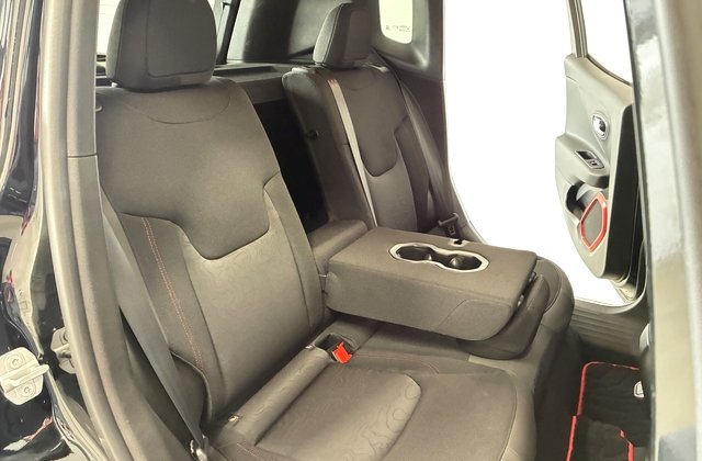 ジープレネゲードトレイルホーク