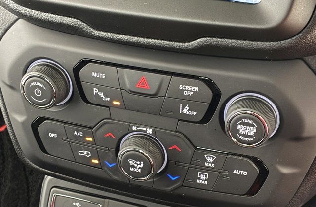 ジープレネゲードトレイルホーク