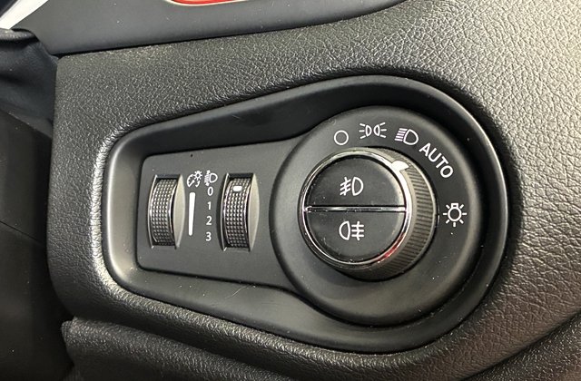 ジープレネゲードトレイルホーク