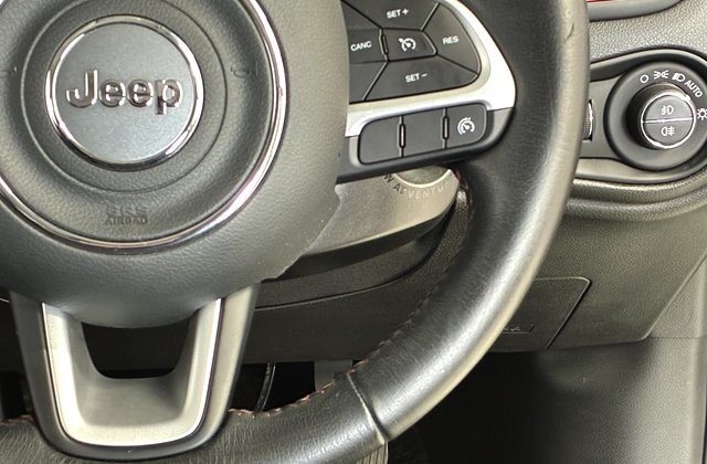 ジープレネゲードトレイルホーク