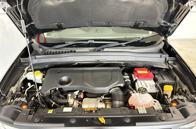 ジープレネゲードトレイルホーク