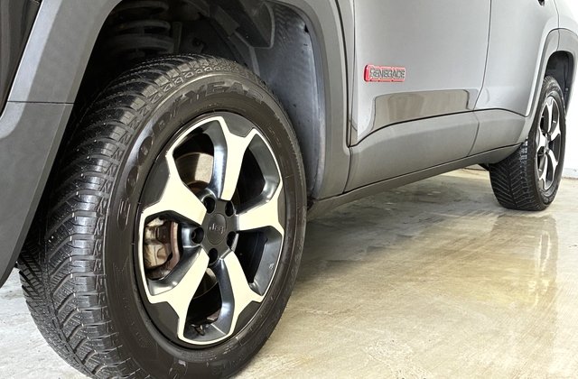 ジープレネゲードトレイルホーク