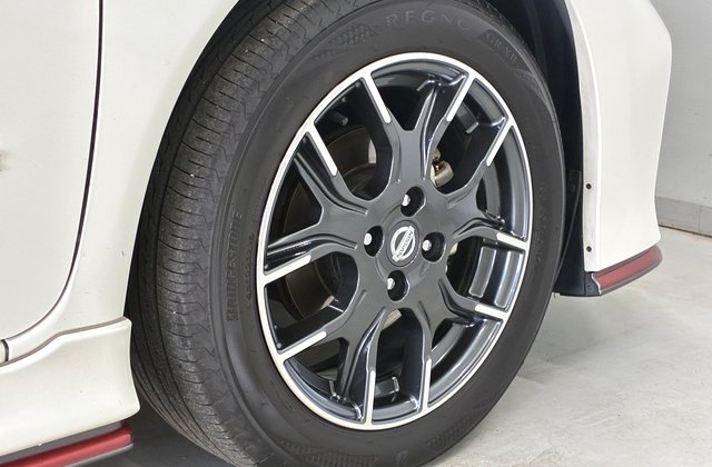 ニッサンノートe-power NISMO