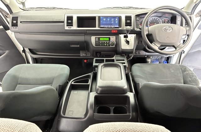 トヨタハイエースバン キャンピング仕様