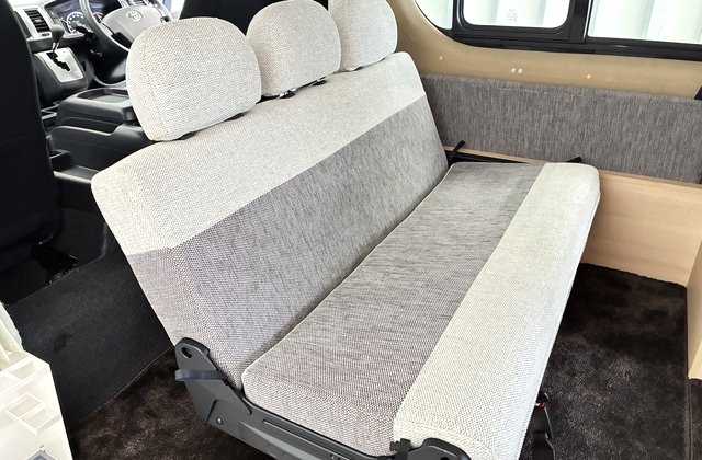 トヨタハイエースバン キャンピング仕様