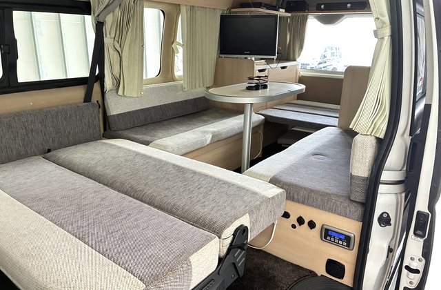 トヨタハイエースバン キャンピング仕様