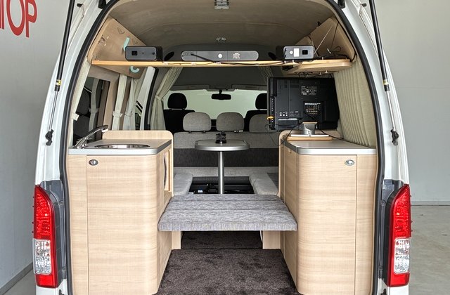 トヨタハイエースバン キャンピング仕様