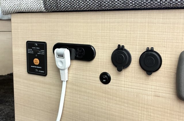 トヨタハイエースバン キャンピング仕様