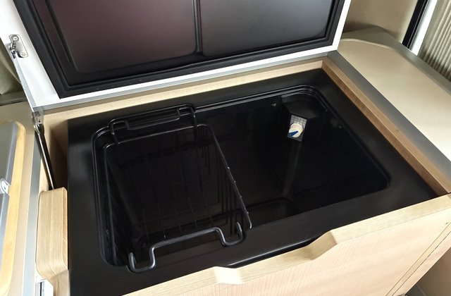 トヨタハイエースバン キャンピング仕様