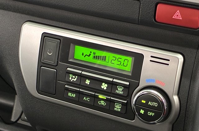 トヨタハイエースバン キャンピング仕様