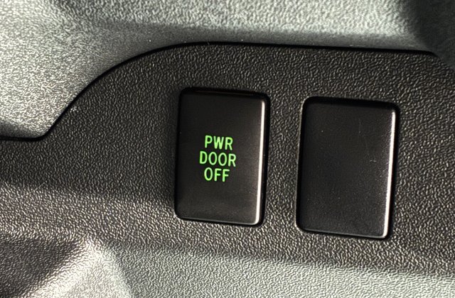 トヨタハイエースバン キャンピング仕様