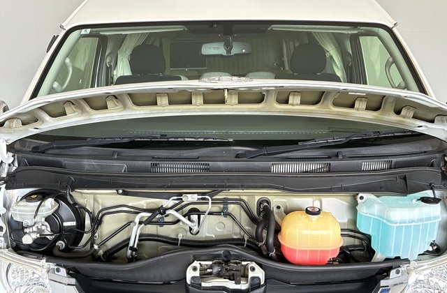 トヨタハイエースバン キャンピング仕様