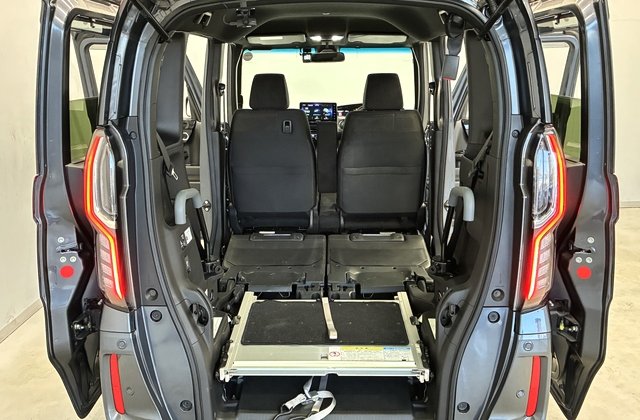 ホンダN-BOXカスタムL スロープ