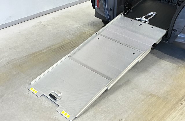 ホンダN-BOXカスタムL スロープ